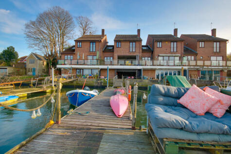 Bitterne Park! Riverside Property With Pontoon! Wow Factor Throughout! No Chain!