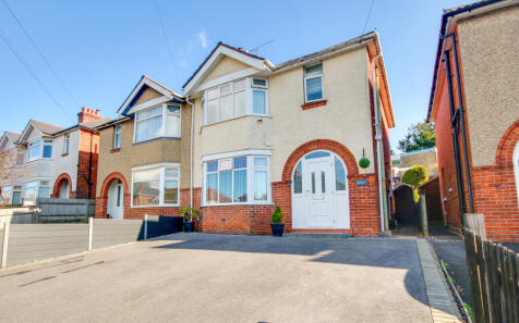 Guide Price £375,000-£390,000! Bitterne Park! Lavish Rear Garden! Driveway For Three Cars!