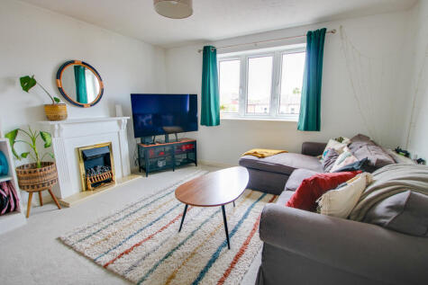 St Denys! Close To Riverside Park! Popular Location!