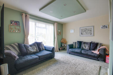 Guide Price £250,000-£275,000! Bitterne! Stunning Kitchen Diner! Large Rear Garden!