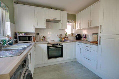 Sholing! Popular Location! Beautifully Maintained Throughout!