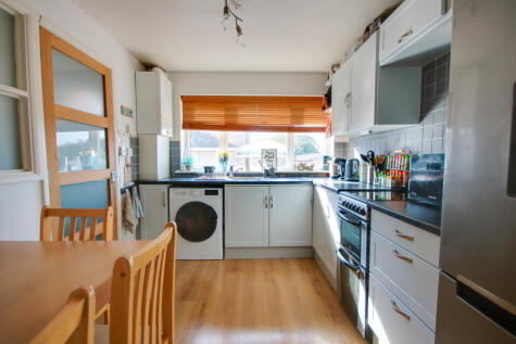 Sholing! Garage! Beautiful Garden! A Must See!