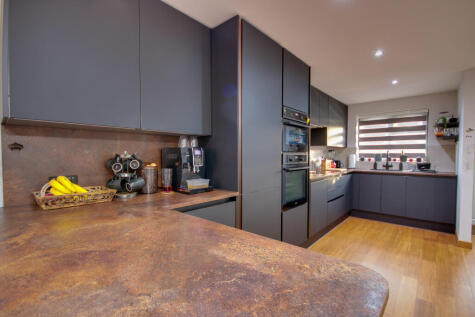 Townhill Park! Extended! Fantastic Finish Throughout!