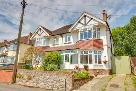 Woodmill! Stunning Kitchen Diner! Popular Location!