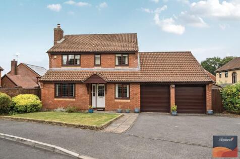 Majestic Road, Hatch Warren