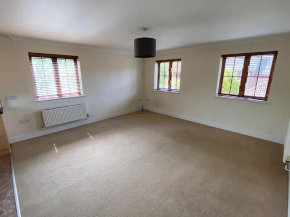 Lounge/Dining Area