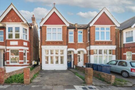 Chatsworth Gardens, Acton