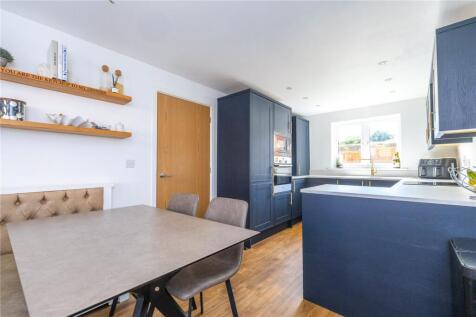 Eglington Drive, Wainscott, Rochester, Kent, ME3