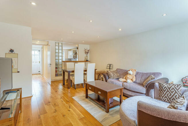 Sitting Room/Dining Room