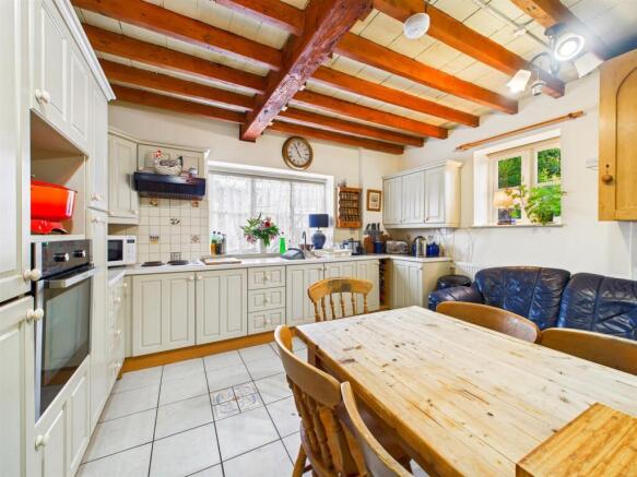KITCHEN/BREAKFAST ROOM