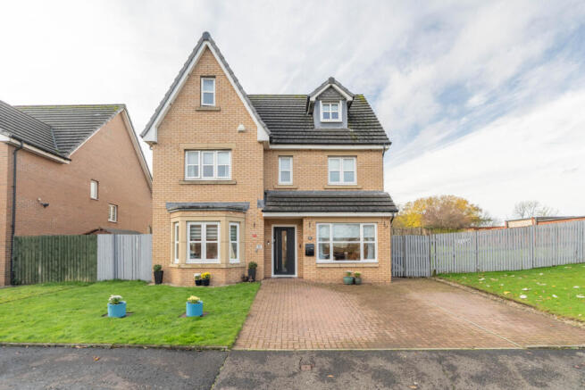 6 Bedroom Detached for Sale