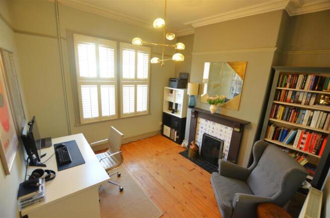 LOUNGE.