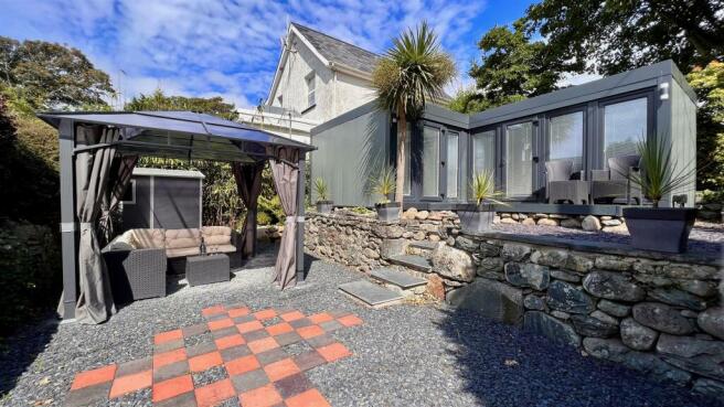 SELF CONTAINED STUDIO