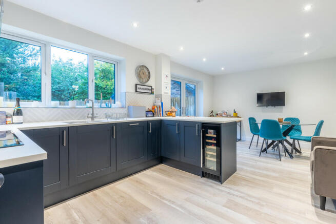 Kitchen/ Dining R...