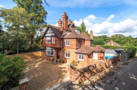 Earls Grove, Camberley, Surrey, GU15