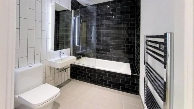 Pendant-Court-Royal-Wharf-Bathroom.jpg