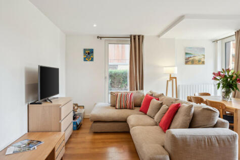 Grand Canal Avenue, London, SE16