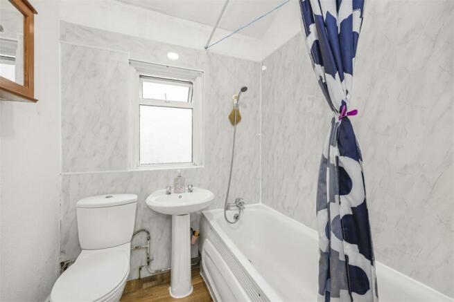 Flat 2   837A Romford Road -001.JPG