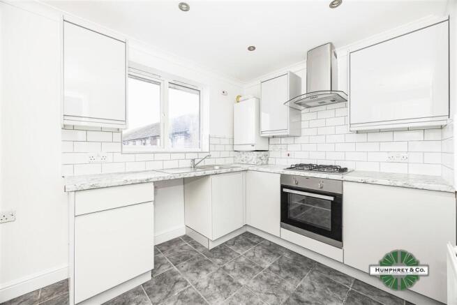 Flat 11  242 Winchester Court  Billet Road -005.JP