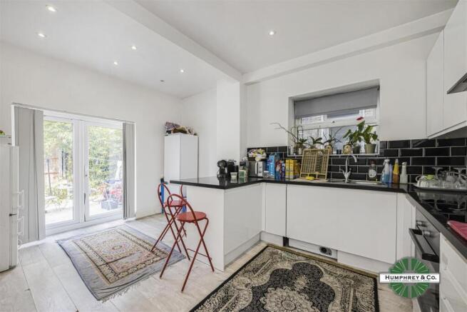 Flat 2 17 Mount Pleasant Road -008.jpg