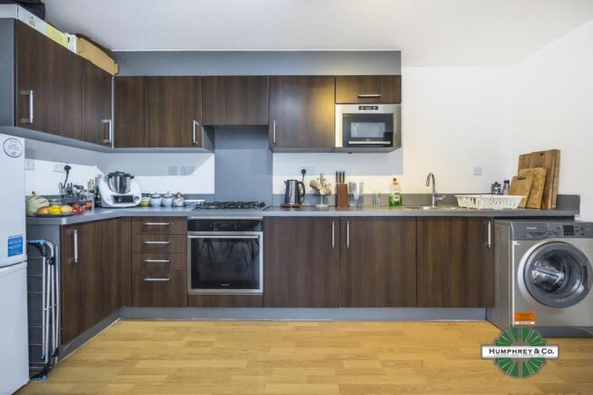 Two Bed Flat to Rent in Hawker Place E17