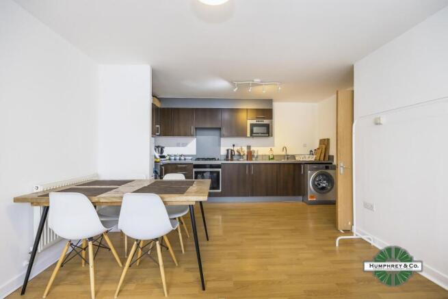 Two Bed Flat to Rent in Hawker Place E17