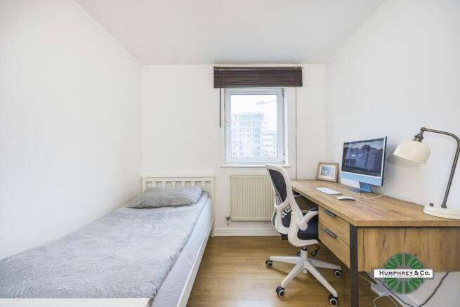 Two Bed Flat to Rent in Hawker Place E17