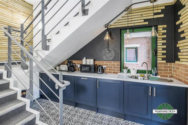 Unit 14 Bourne Court -009.jpg