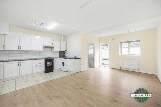 93    Grove Green Road -007.jpg