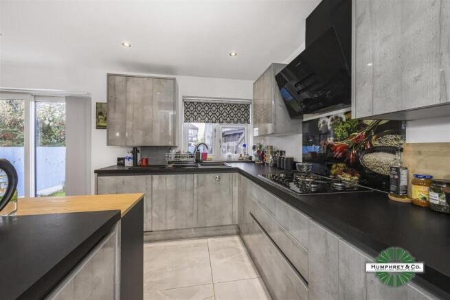 27    Trentbridge Close -009.JPG