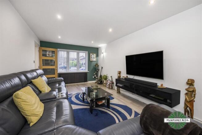 27    Trentbridge Close -007.JPG