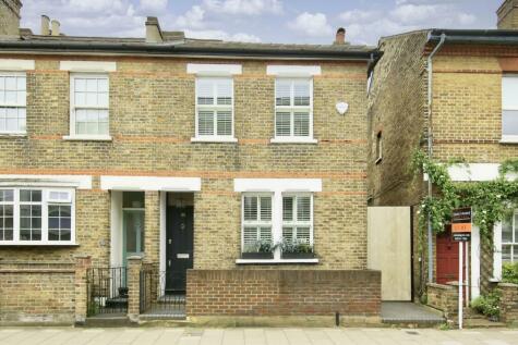 Hampton Wick - 2 bedroom end of terrace house for sale