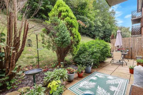 Hillside Road, Whyteleafe, Surrey, CR3 0BY