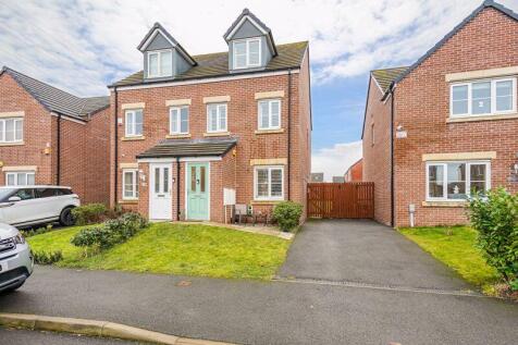 Siegen Way, Morley, Leeds, LS27 8FL 