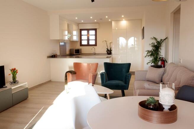 Living/dining room