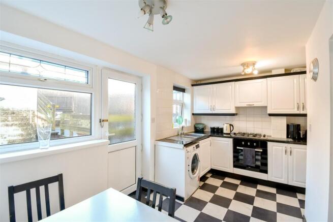 KITCHEN/DINING