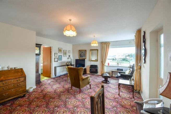 LIVING/DINING ROOM