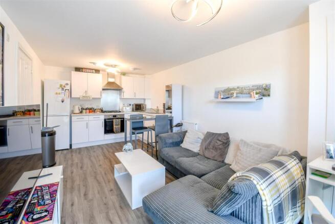 Living / Kitchen