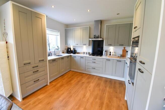 Kitchen/ Dining Room