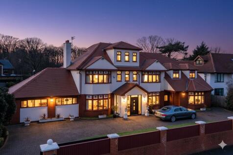 Far Moss Road, Blundellsands, L23