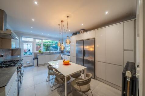 Handfield Road, Waterloo, L22