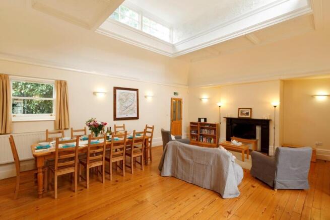 Living Room 1.jpg