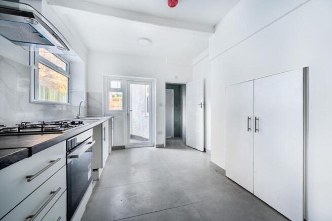 1396698-5-695e3b3...