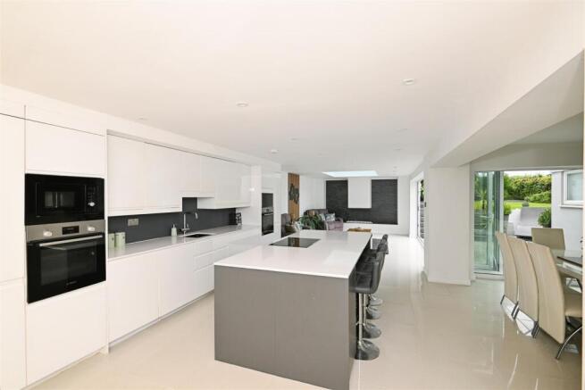 Kitchen / Breakfast Area