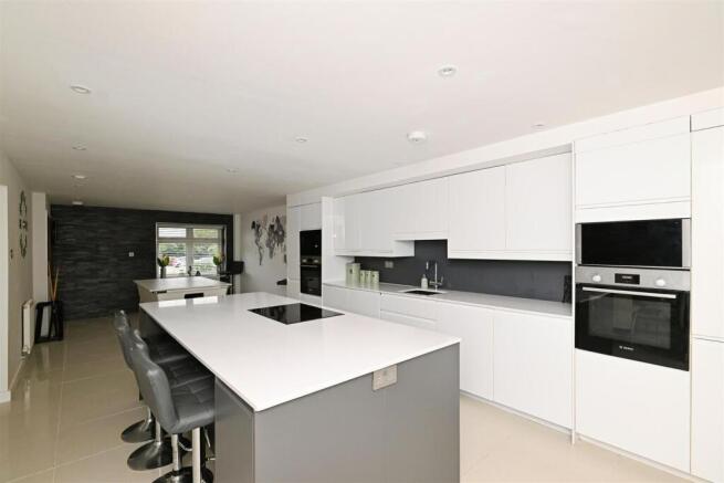 Kitchen / Breakfast Area