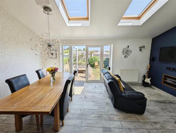 Open-Plan Kitchen/Diner/Snug