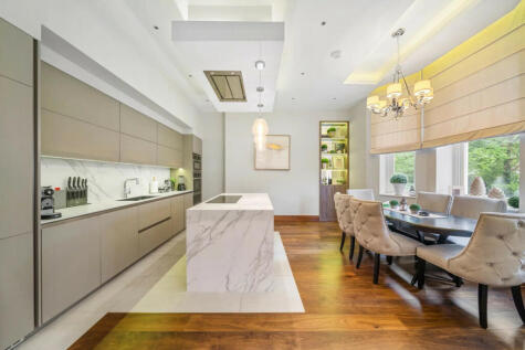 North Gate, London, NW8