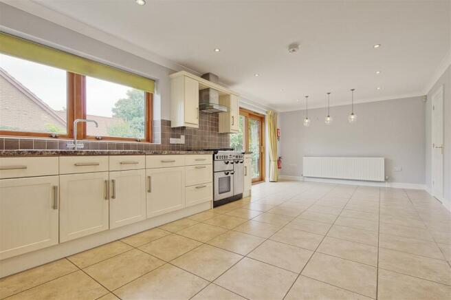 Kitchen 3.jpg