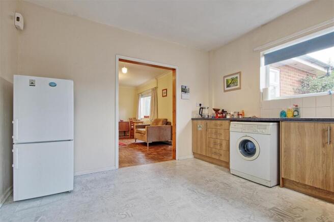Kitchen 2.jpg