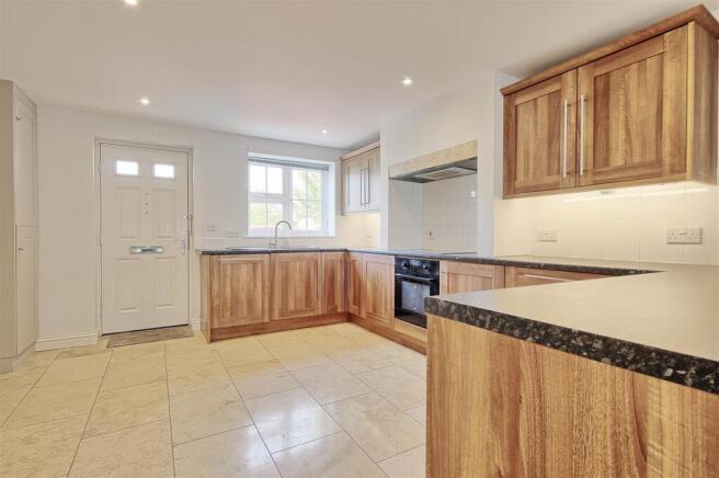 Kitchen 2.jpg